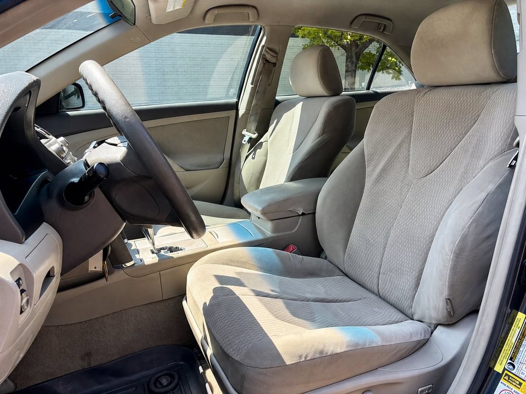 Used 2010 Toyota Camry LE FWD image 9