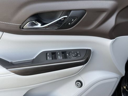 Used 2021 GMC Acadia SLT image 16