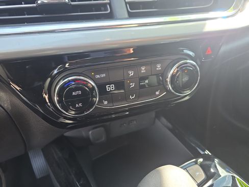 Used 2024 Chevrolet Trax LT w/ Driver Confidence Package FWD image 22