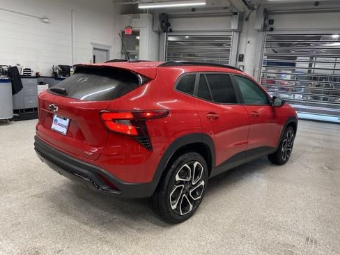 New 2026 Chevrolet Trax RS w/ Sunroof Package FWD image 5