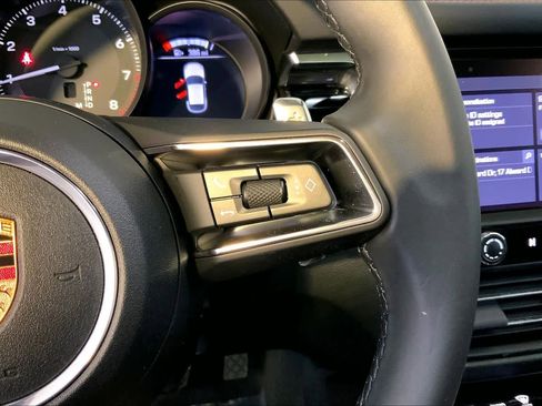 Used 2025 Porsche Macan image 28