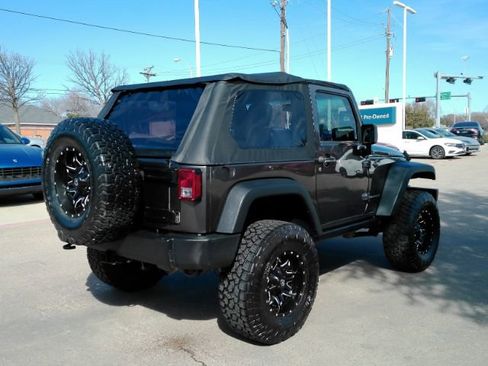 Used 2016 Jeep Wrangler Rubicon w/ Power Convenience Group image 6