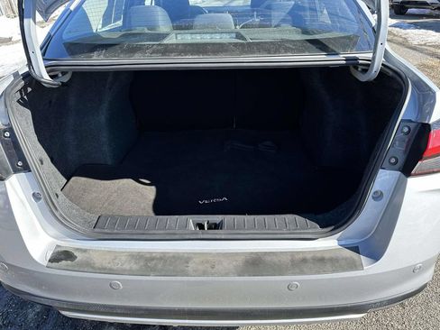 Used 2023 Nissan Versa SV FWD image 7