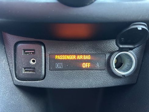 Used 2020 Chevrolet Trax LT w/ Sun & Sound Package AWD/4WD image 17