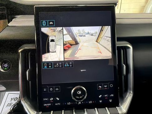 Certified 2024 GMC Acadia Elevation w/ Luxury Package FWD image 17