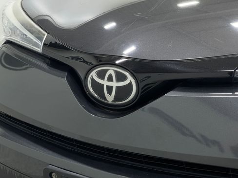 Used 2018 Toyota C-HR XLE image 36