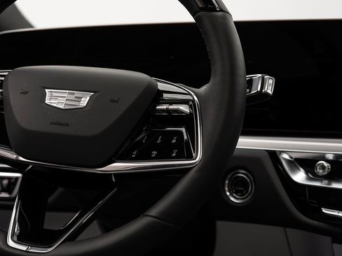 Used 2025 Cadillac Lyriq Luxury image 17