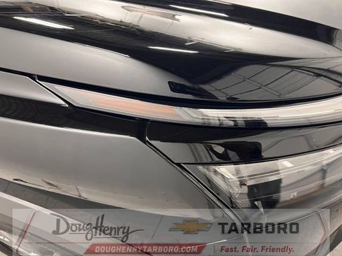 Used 2025 Nissan Pathfinder SV FWD image 10