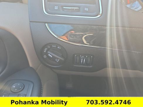 Used 2013 Chrysler Town & Country Touring image 18
