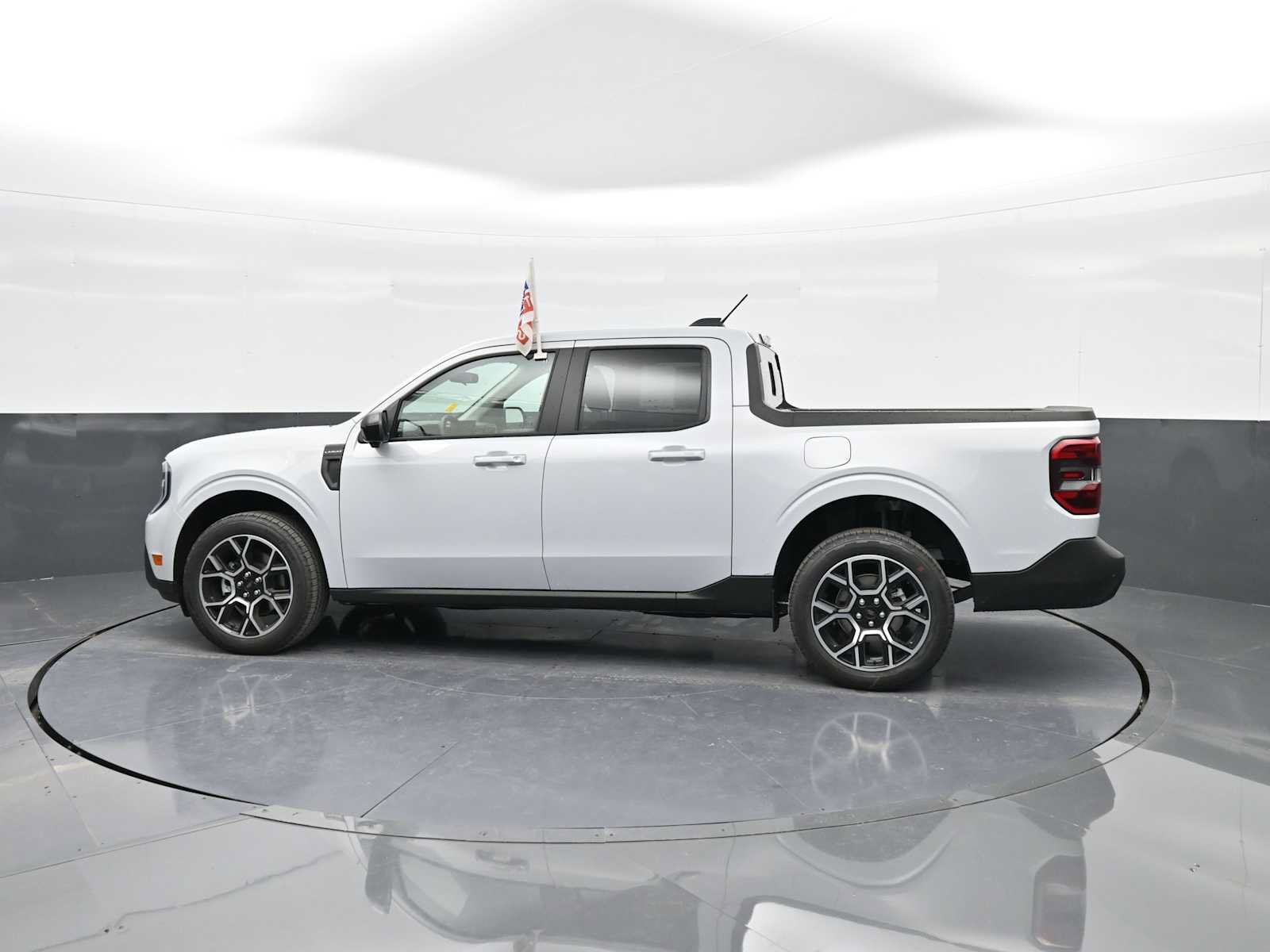 Used 2025 Ford Maverick Lariat w/ 4K Tow Package AWD/4WD image 5