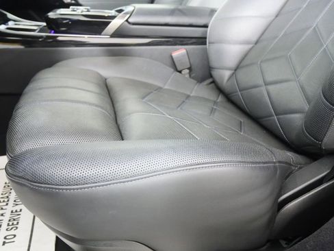 Certified 2024 BMW 740i xDrive image 10