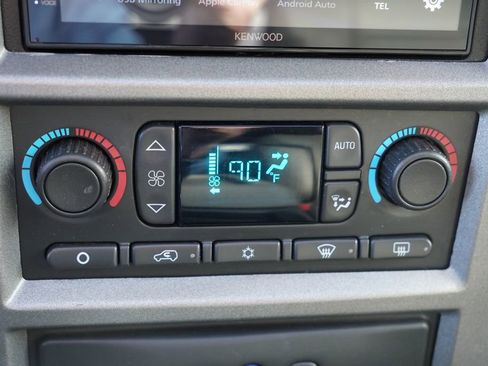 Used 2004 HUMMER H2 w/ Preferred Equipment Group image 30