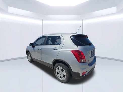 Used 2018 Chevrolet Trax LS FWD image 3