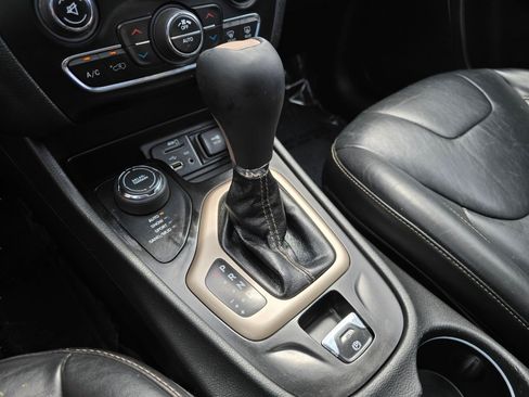 Used 2015 Jeep Cherokee Limited AWD/4WD image 16
