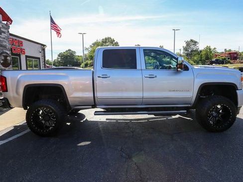 Used 2019 GMC Sierra 2500 Denali w/ Duramax Plus Package AWD/4WD image 6
