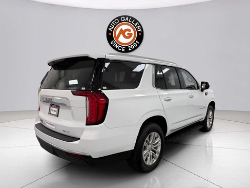 Used 2024 GMC Yukon SLT AWD/4WD image 3