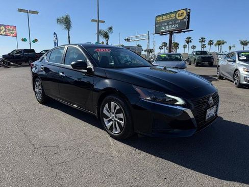 Certified 2025 Nissan Altima 2.5 S FWD image 1