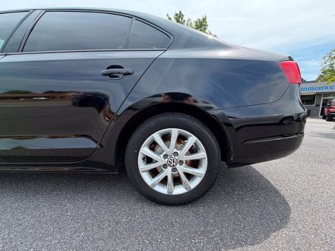 Used 2011 Volkswagen Jetta SE FWD image 18