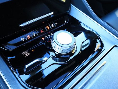 New 2025 Jeep Wagoneer Base w/ Premium Group I image 9