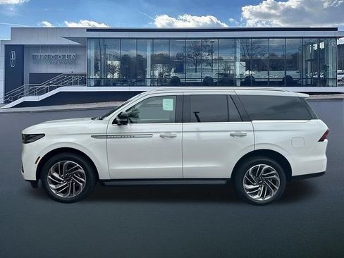 New 2026 Lincoln Navigator Premiere AWD/4WD image 4