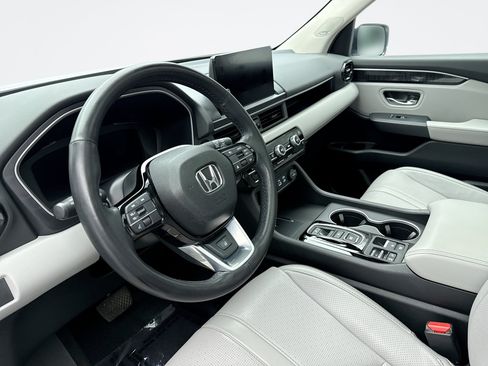 Used 2025 Honda Pilot Elite image 10