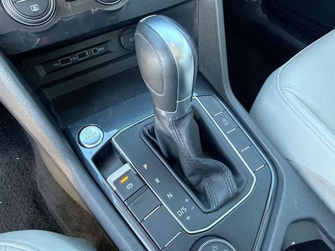 Used 2019 Volkswagen Tiguan SE w/ Panoramic Sunroof Package image 24