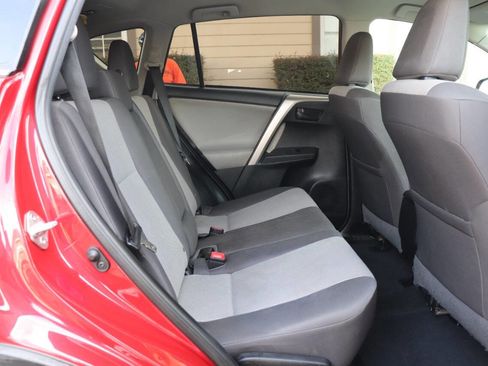 Used 2015 Toyota RAV4 LE AWD/4WD image 28
