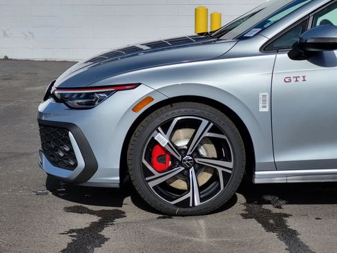 New 2026 Volkswagen GTI SE image 2