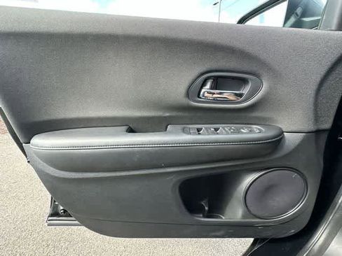 Used 2019 Honda HR-V LX image 14