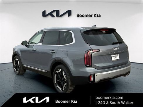 Used 2024 Kia Telluride EX w/ EX Captain's Chair Package image 7