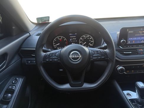 Used 2024 Nissan Altima 2.5 S FWD image 14