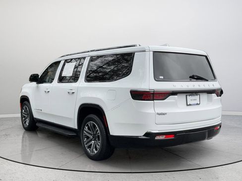 Used 2023 Jeep Wagoneer L Series II RWD image 9