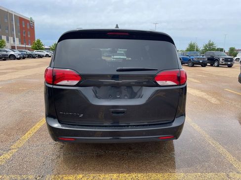 Used 2018 Chrysler Pacifica Touring-L Plus FWD image 3