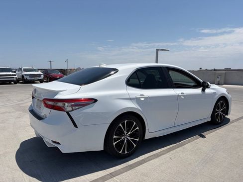 Used 2018 Toyota Camry SE w/ Audio Package FWD image 2