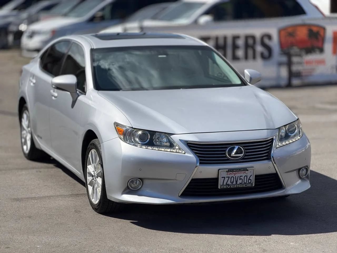 Used 2014 Lexus ES 300h w/ Premium Package w/Bamboo Trim FWD image 2