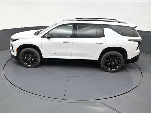 Used 2024 Chevrolet Traverse RS FWD image 13