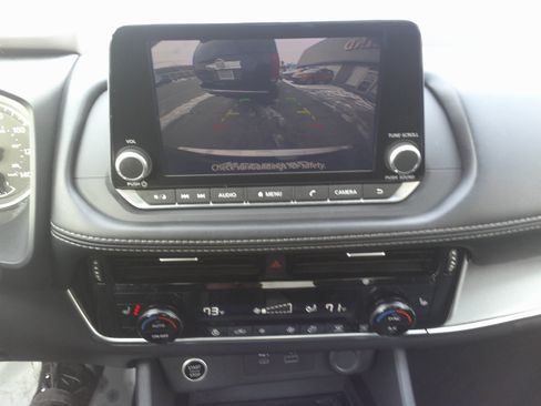 Used 2023 Nissan Rogue SV w/ SV Premium Package image 28