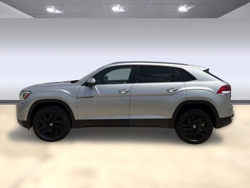 Used 2022 Volkswagen Atlas Cross Sport SE FWD image 2