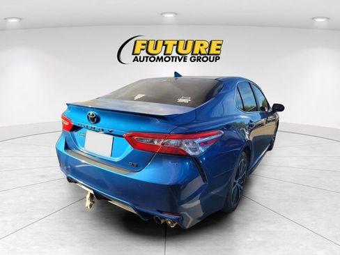 Used 2020 Toyota Camry SE w/ Blackout Package image 3