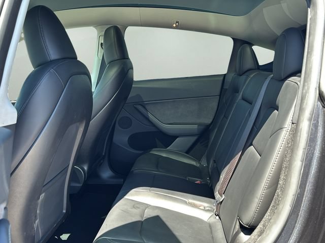 Used 2024 Tesla Model Y Long Range AWD/4WD image 17