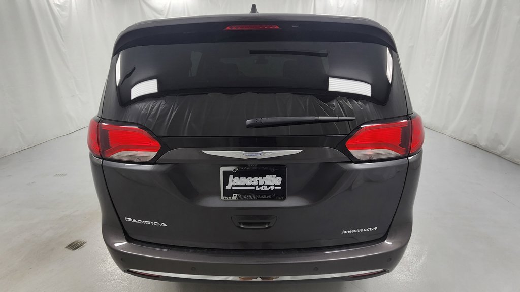Used 2017 Chrysler Pacifica Touring-L Plus FWD image 4
