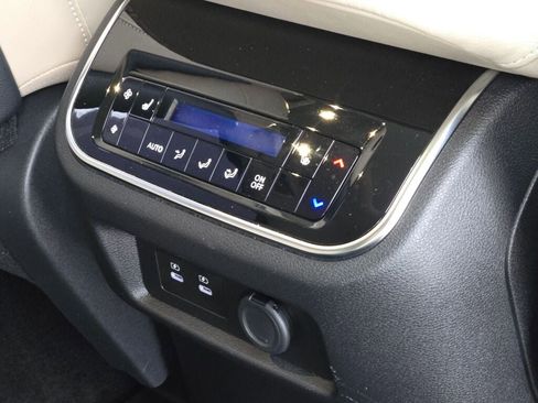 Used 2025 Nissan Armada Platinum Reserve image 12