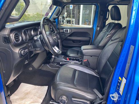 Used 2022 Jeep Wrangler Unlimited Sahara AWD/4WD image 10
