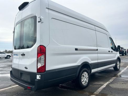 Used 2022 Ford E-Transit 148 High Roof Extended image 4
