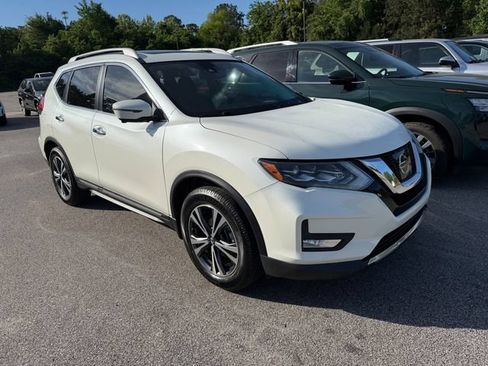 Used 2017 Nissan Rogue SL w/ SL Premium Package FWD image 3