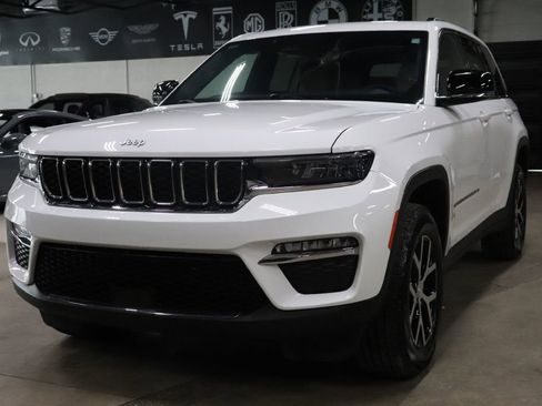 Used 2025 Jeep Grand Cherokee Limited image 1