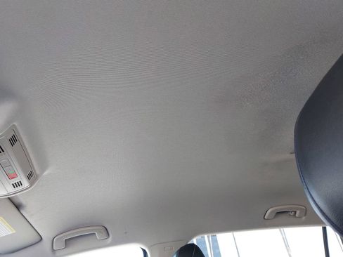 Used 2022 Volkswagen Tiguan SE image 33