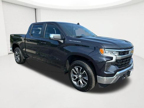 Used 2024 Chevrolet Silverado 1500 LT AWD/4WD image 3