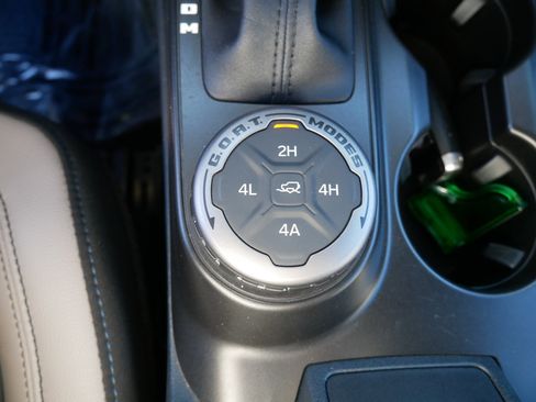 Used 2023 Ford Bronco Wildtrak image 29