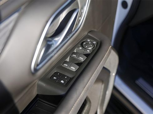 Used 2021 GMC Yukon XL SLT w/ SLT Premium Package image 27